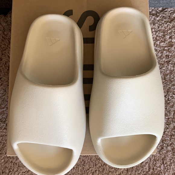 Yzy slide by adidas - Picture 9 of 10